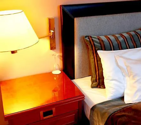 Bed & Breakfast Cornerstones 4*